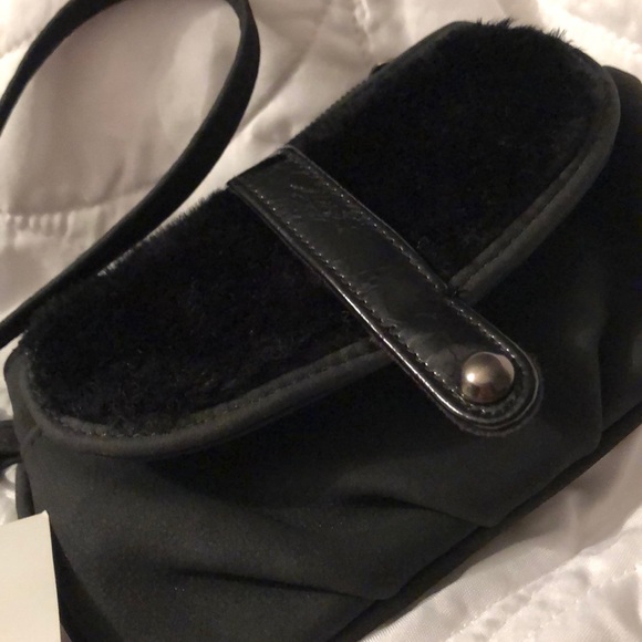 Faux fur wristlet - Picture 6 of 6